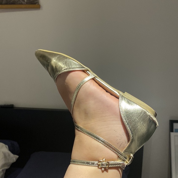 ✨ Topshop gold✨ pointy shoes with adjustable strap pearl detail size AU 9 - Picture 3 of 10